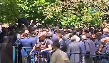 Cumhurbaşkanı Erdoğan Abdullah Gül'e taziyede bulunurken...! İşte o anlar