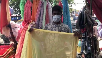 الآلاف يتسوقون في دكا استعدادا للعيد رغم تفشي كورونا