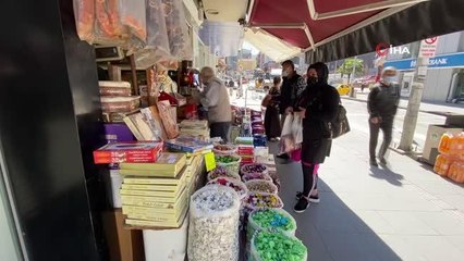 Zonguldak'ta bayram öncesi şekerleme için kuyruğa girdiler