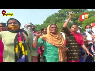 Woman Faints While Protesting Against Health Minister In Bhubaneswar