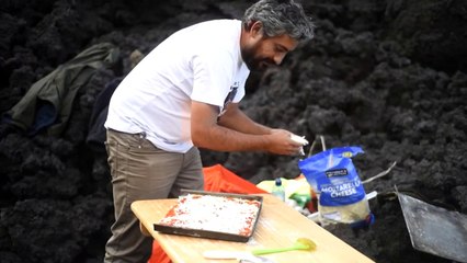 La pizza que se cocina sobre la lava de un volcán en Guatemala