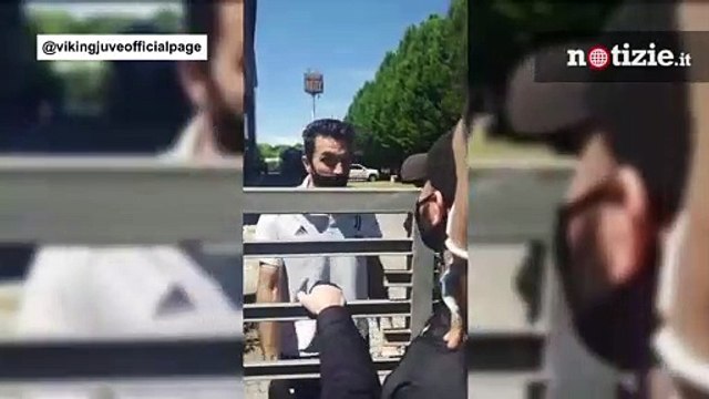 Buffon agli ultras prima di Sassuolo-Juventus: Non è vero che la squadra non segue Pirlo