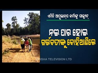 Special Story | Ambulance Staffers Lift Patient On Stretcher & Cross River