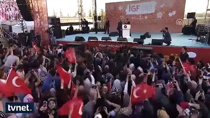 Sow ve Volkan, Cumhurbaşkanı Erdoğan'a forma hediye etti