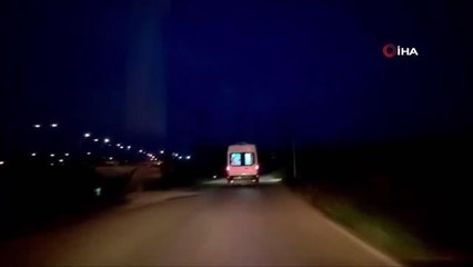 Husumetli şahıslar arasında çıkan silahlı kavgada balkondaki vatandaş yaralandı...Dehşet anları kamerada