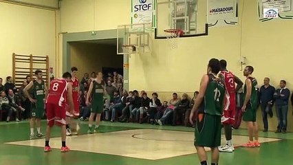 Un panier de basket incroyable fait le buzz sur le Net
