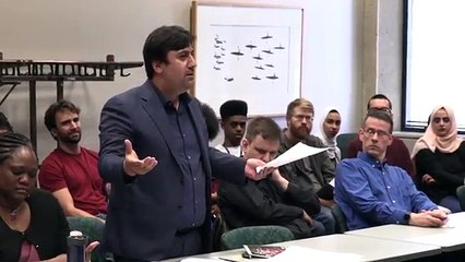 Firari FETÖ'cü hain Türkiye’yi boş salonda şikayet etti!