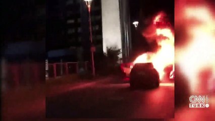 İsrail'i protesto için başkonsolosluk önünde aracını yaktı