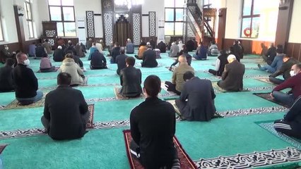 Sosyal mesafeli bayram namazı