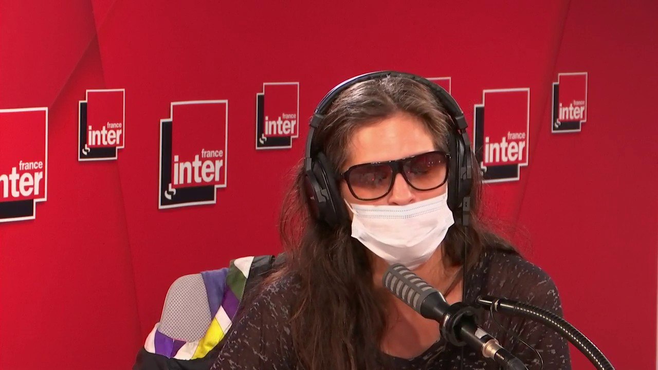 Maïwenn : "Je trouve ça bien que tout le monde n'ait pas cédé aux plateformes... Moi j'ai hâte de revoir des films dans des salles, j'ai envie d'être dérangée par celui qui allume son portable à côté !"