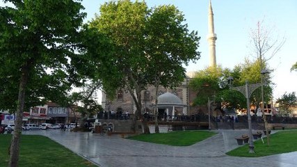 BALIKESİR'DE TARİHİ ZAĞNOS PAŞA CAMİİ'NDE MESAFELİ BAYRAM NAMAZI