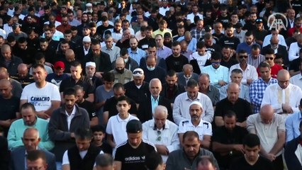 Yüz binden fazla Müslüman bayram namazını Mescid-i Aksa'da kıldı