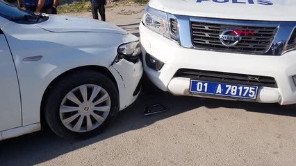 ADANA POLİS ARACINA ÇARPAN OTOMOBİLİN SÜRÜCÜSÜ VE BERABERİNDEKİLER KOVALAMACA SONUCU YAKALANDI