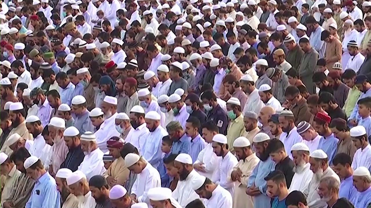 Pakistanis celebrate Eid al-Fitr amid rising Covid-19 cases