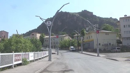 Çukurca'da cadde ve sokaklar boş kaldı