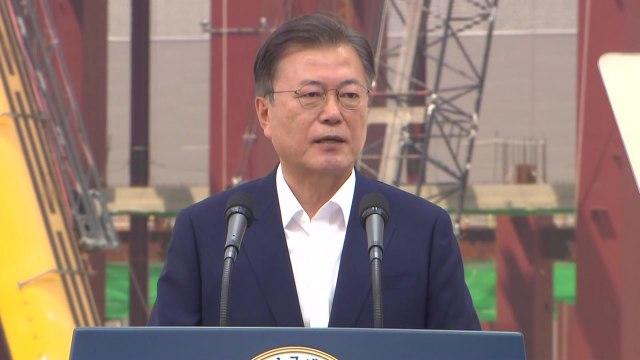 文 대통령 2030년 종합반도체 강국 목표 이뤄낼 것 / YTN