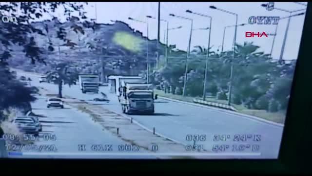 Son dakika haberleri: ANTALYA MOTOSİKLET SÜRÜCÜSÜNÜN AĞIR YARALANDIĞI KAZA KAMERADA