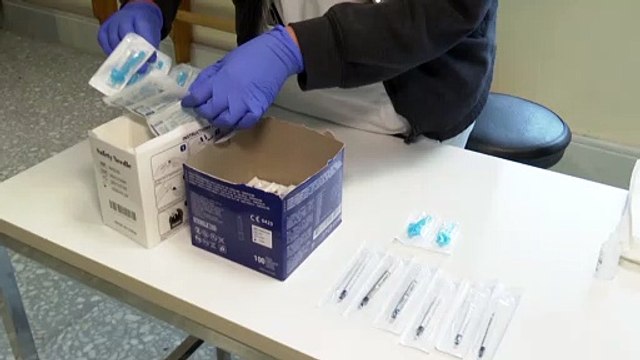 Combinar vacunas de Pfizer y AstraZeneca produce más reacciones adversas