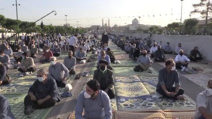 İran'da bayram namazı kılındı