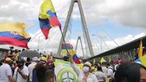 Colombianos voltam às ruas