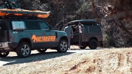 Karizmatik oyuncu Burak Özçivit ile Orkun Olgar takım elbise ile maceraya atladılar!