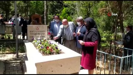 Uşak'ta Ramazan Bayramı'nda şehitler anıldı