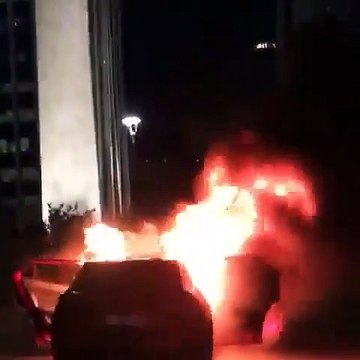 İsrail'i protesto etmek için 350 bin liralık araçlarını yaktılar