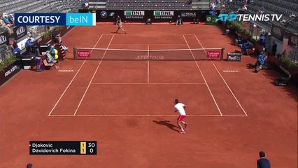 Télécharger la video: Djokovic cruises into 15th Rome quarter-final