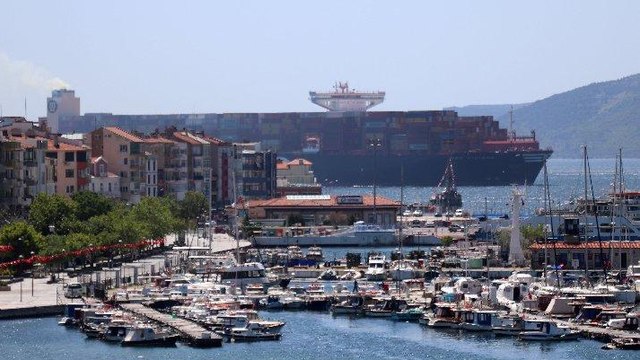 Çanakkale Boğazı, 9 saat tek yönlü trafiğe kapatıldı