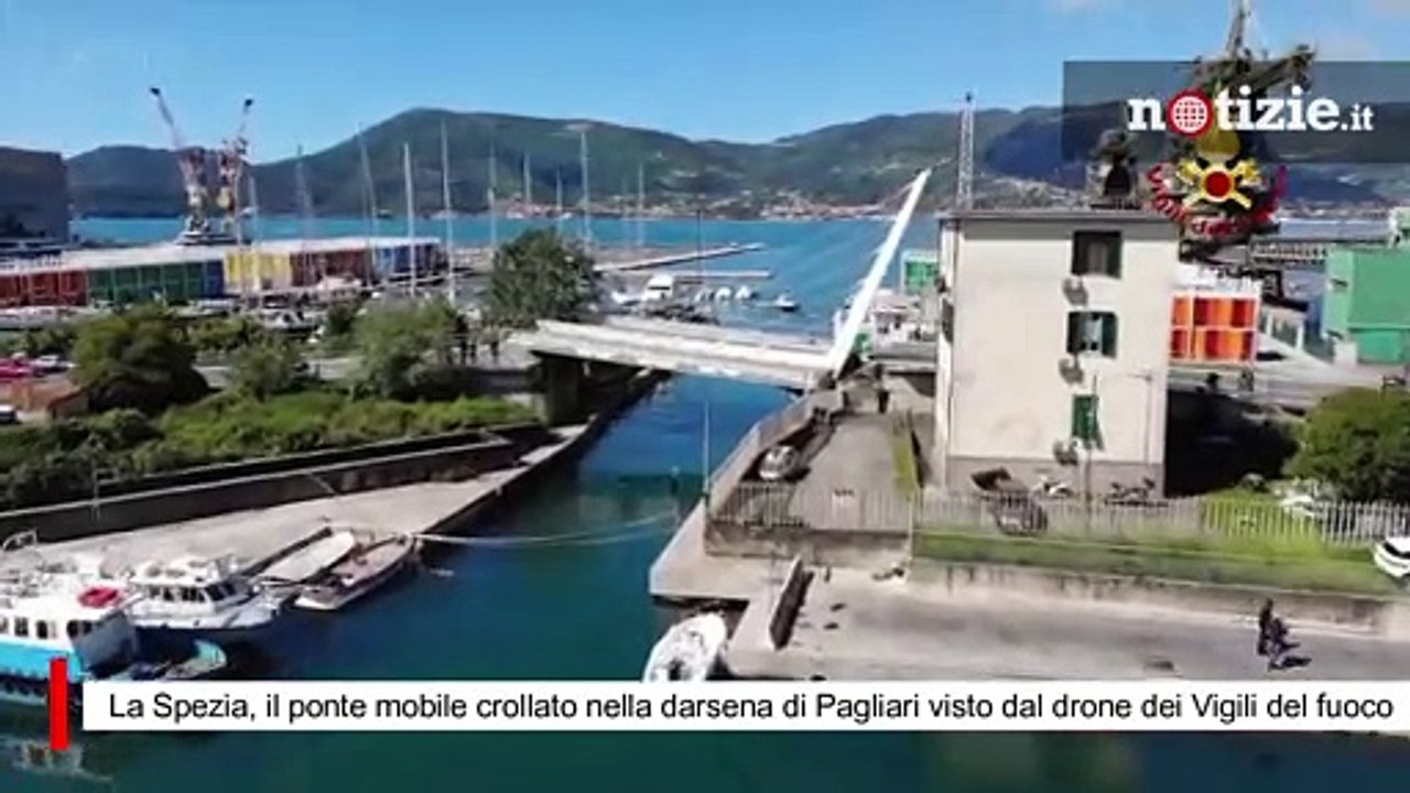 La Spezia, il ponte mobile crollato nella darsena di Pagliari visto dal drone dei Vigili del fuoco