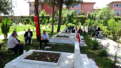 Son dakika: Diyarbakır'daki şehitlikte hüzünlü bayram