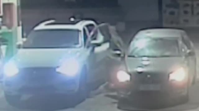 Roban un coche en una gasolinera mientras el dueño pagaba el repostaje