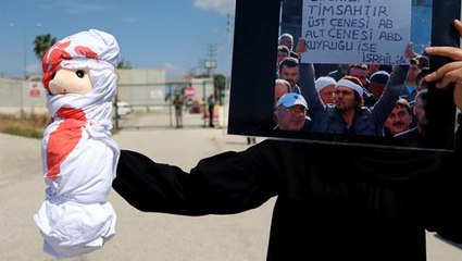 Adana'daki ABD Konsolosluğu'nun önüne kanlı oyuncak bebek bırakıldı
