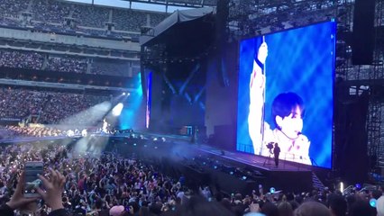 Jimin sings backup vocals for Jungkook Euphoria!