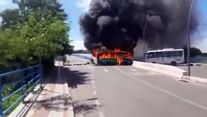 DESCONOCIDOS QUEMARON VEHICULO