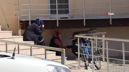 Apartmandaki kötü kokudan şikayetçi oldular, komşularının cesediyle karşılaştılar