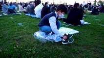 Başakşehir'de açık havada sosyal mesafeli bayram namazı
