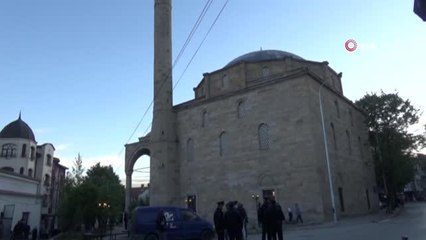 - Kosova'da Covid-19 gölgesinde bayram namazı kılındı