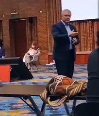 Marta Lucía Ramírez protagoniza aparatosa caída y se vuelve tendencia en redes