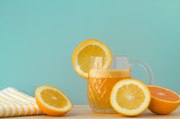 Verificado Beneficios de beber jugo de naranja por las mañanas.