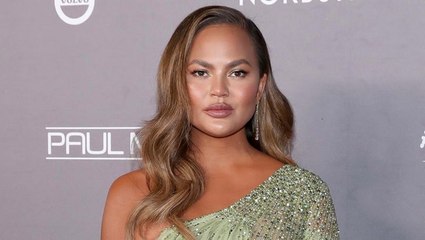 下载视频: Chrissy Teigen Apologizes to Courtney Stodden for Past Social Media Bullying | THR News