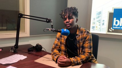 Tom Rochet chante pour France Bleu Belfort Montbéliard