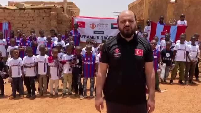 Son dakika: Trabzon'dan Sudanlı çocuklara 61 Trabzonspor forması gönderildi
