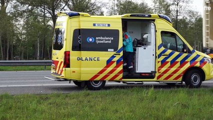 Auto te water na botsing met bestelbus op A28