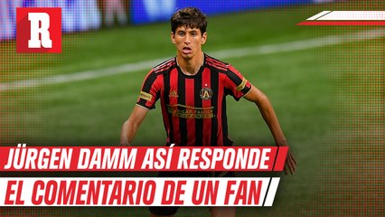 Jürgen Damm enseña como se bañan los futbolistas profesionales