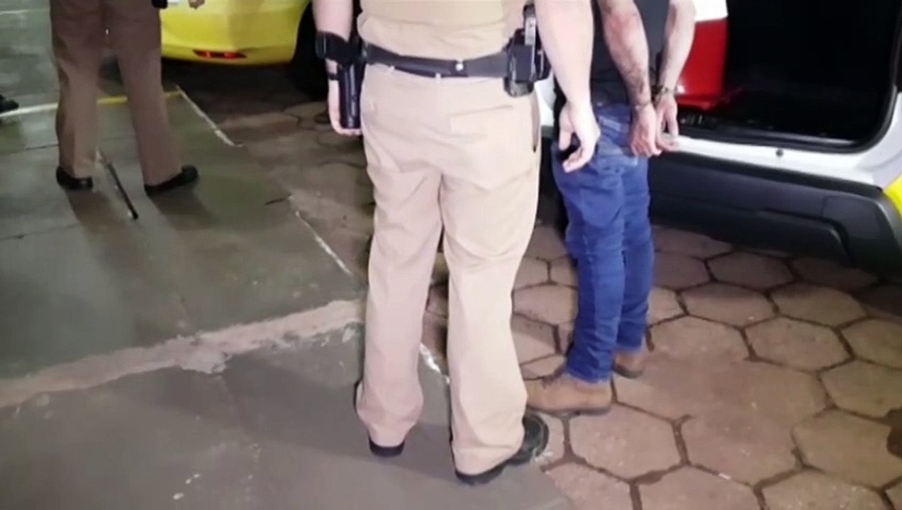 Homem que teria xingado a própria mãe e quebrado móveis de casa é detido pela PM e levado à delegacia