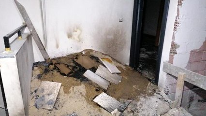 Benzin dökülüp yakılan dairede patlama