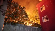 Son dakika haberleri... 2 katlı metruk evde çıkan yangın söndürüldü