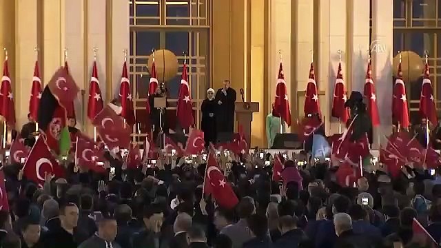 Devlet ve Millet karşılıklı İstiklal Marşı okursa.. Muhteşem!