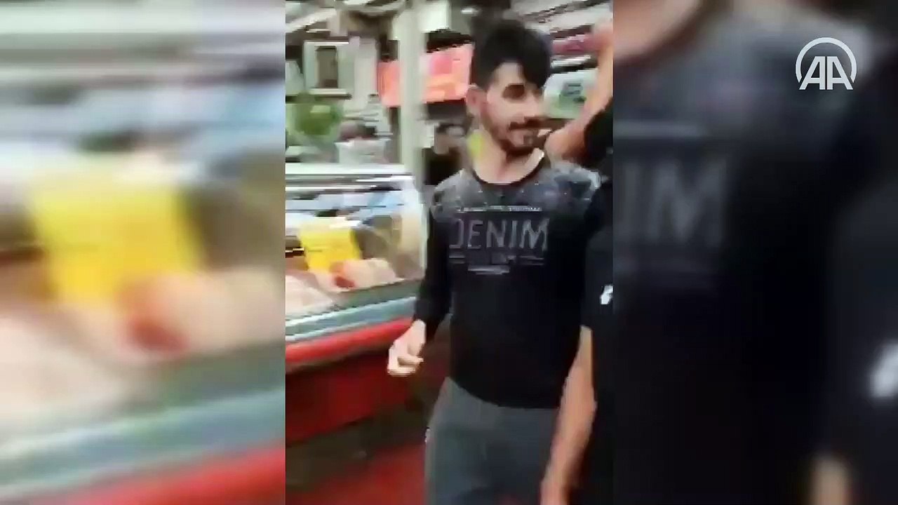 Aşırı sağcı Yahudiler, Batı Kudüs'te bir halk pazarında "Araplara ölüm" sloganı atarak yürüdü